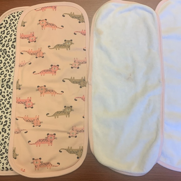 Gerber terry Knit Burp Cloths (4) with matching bibs (3) - Picture 10 of 12